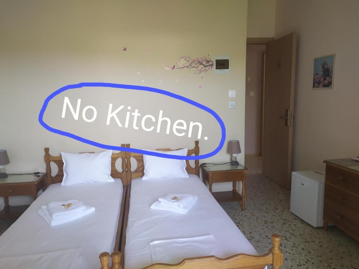 Finikas Rooms Agia Marina  Pokoj fotografie