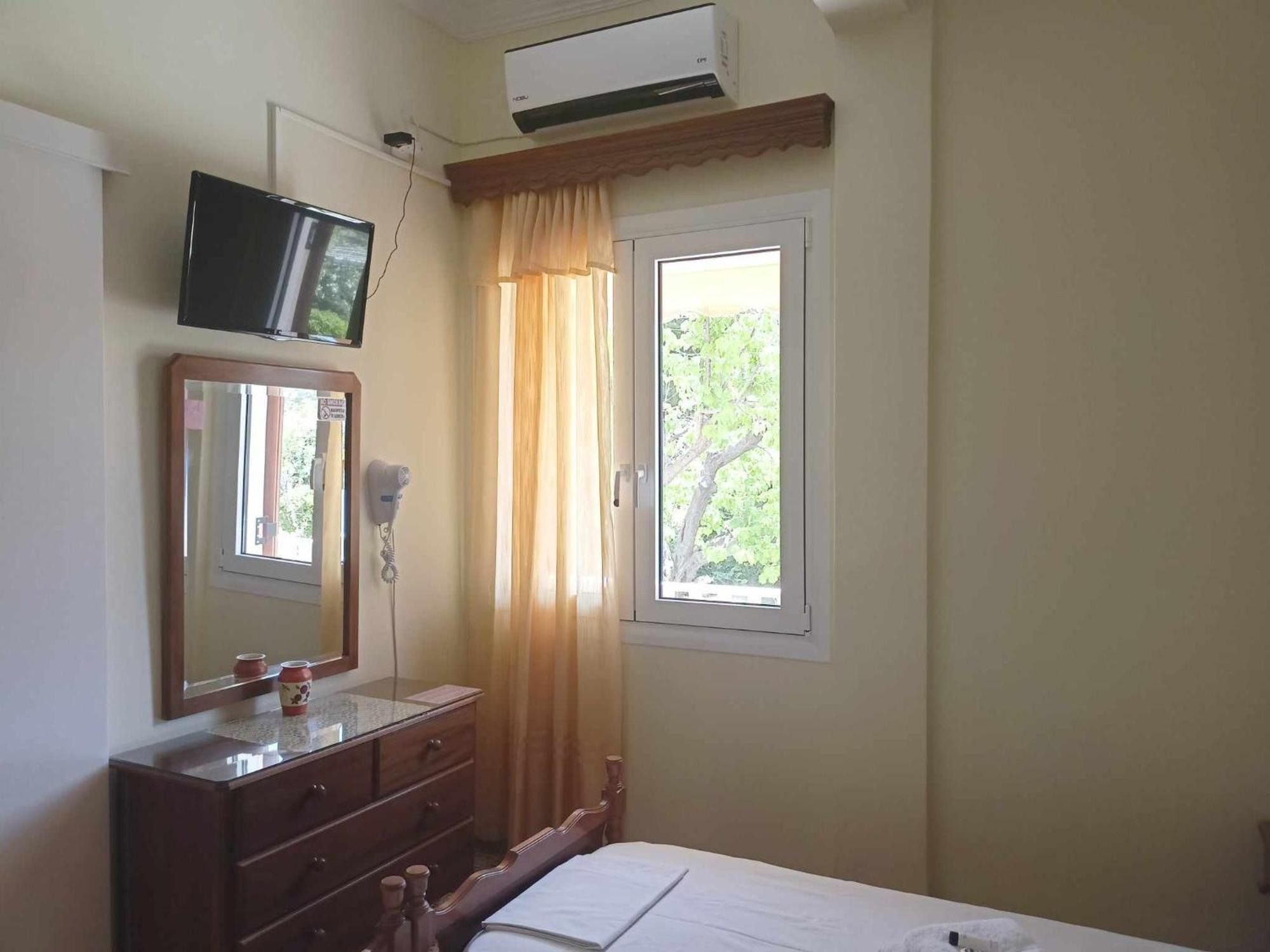Finikas Rooms Agia Marina  Exteriér fotografie