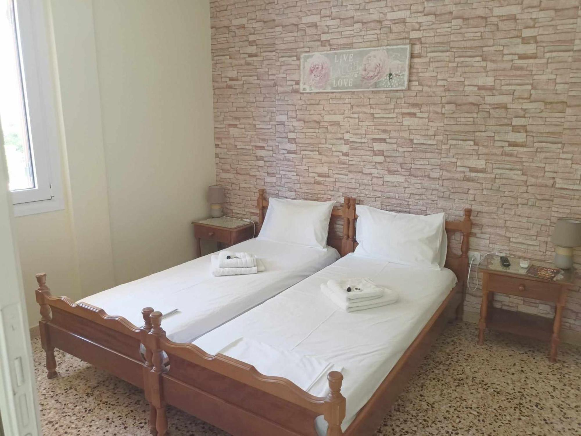 Finikas Rooms Agia Marina  Exteriér fotografie