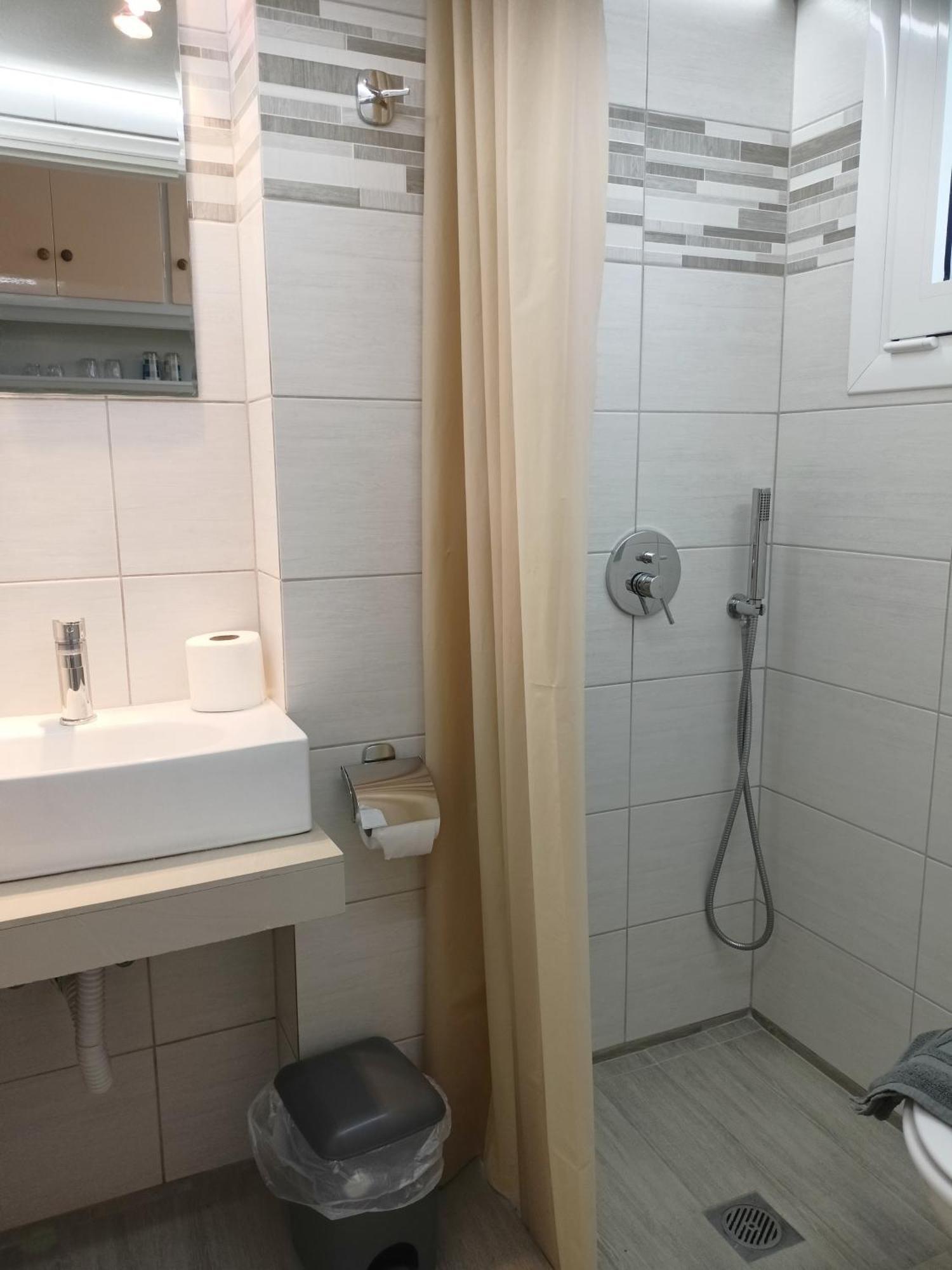 Finikas Rooms Agia Marina  Pokoj fotografie