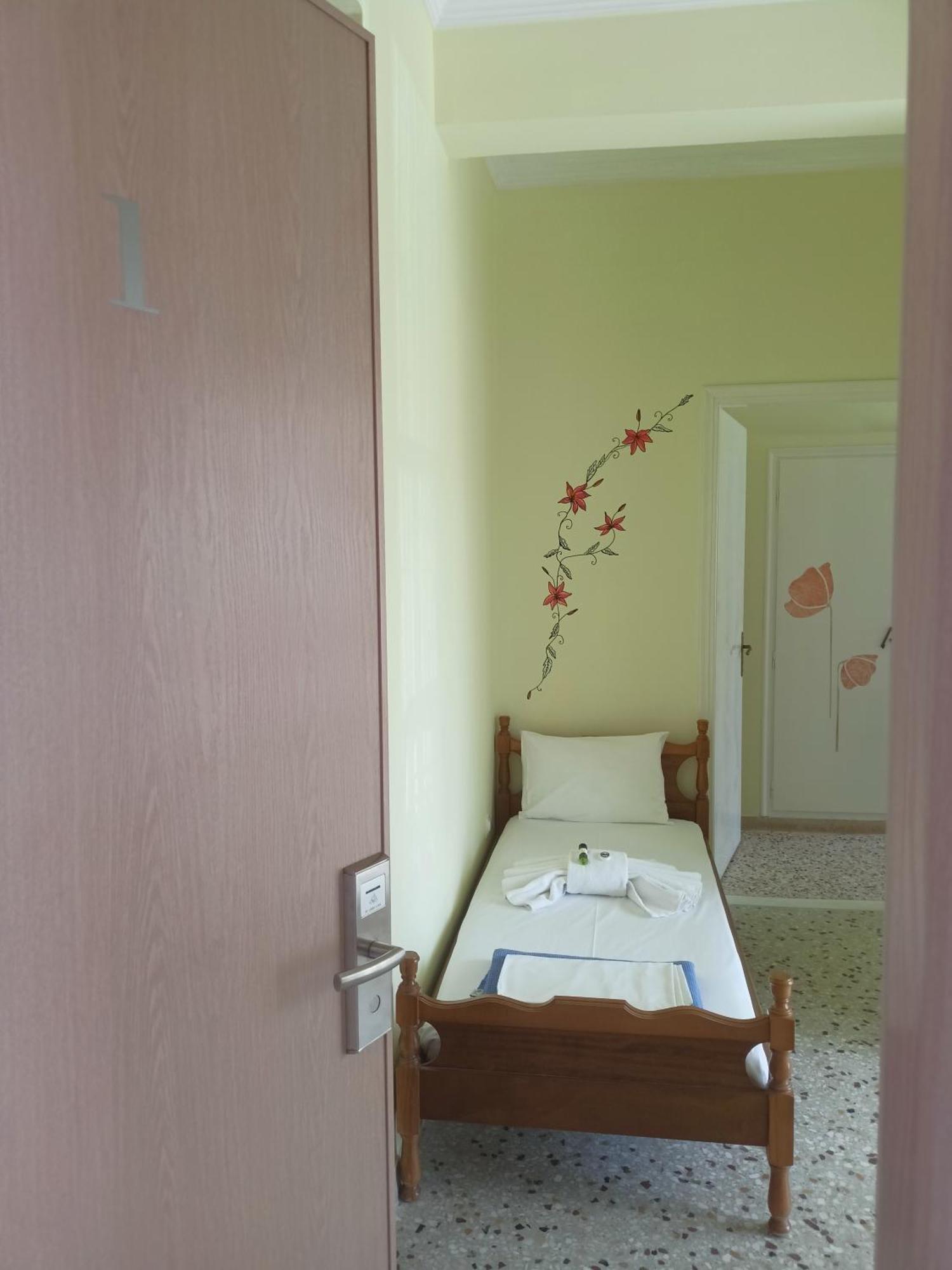 Finikas Rooms Agia Marina  Pokoj fotografie