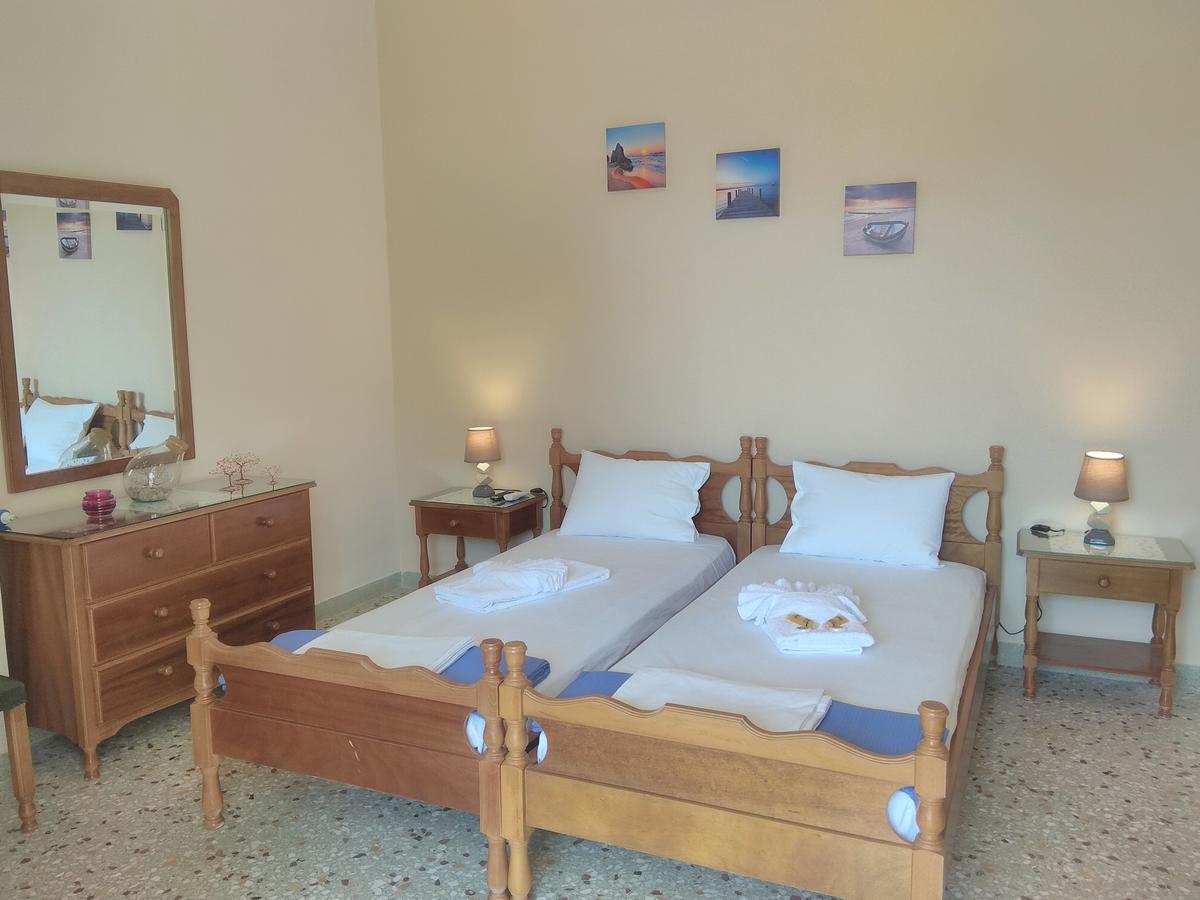 Finikas Rooms Agia Marina  Exteriér fotografie